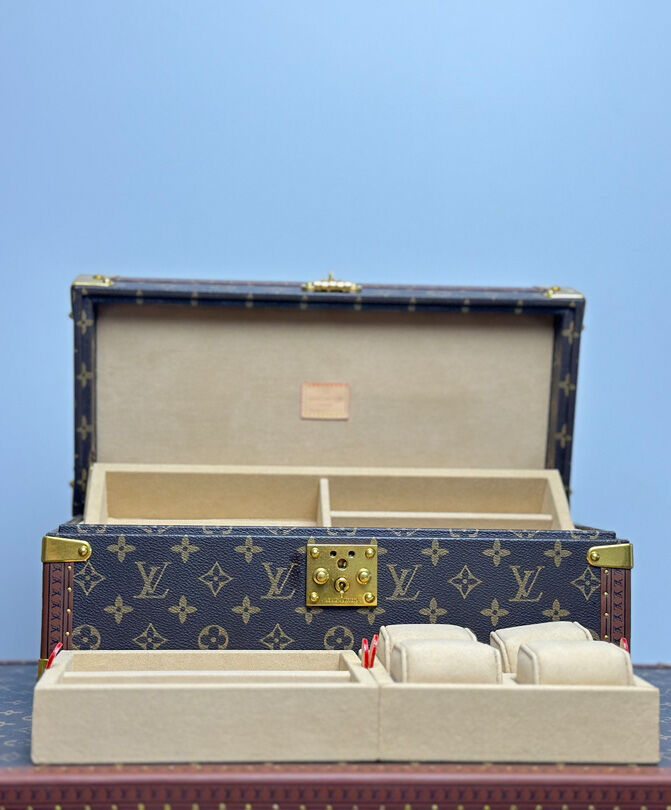 Louis Vuitton Coffret Accessoires M20209 Brown